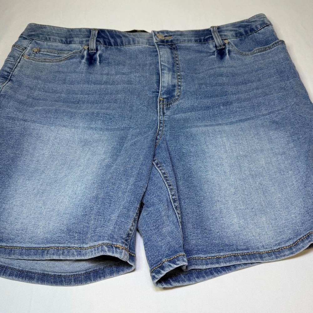 CATO Shorts Women's Blue Size 16 Denim Contour‎ Fit Stretch Pockets